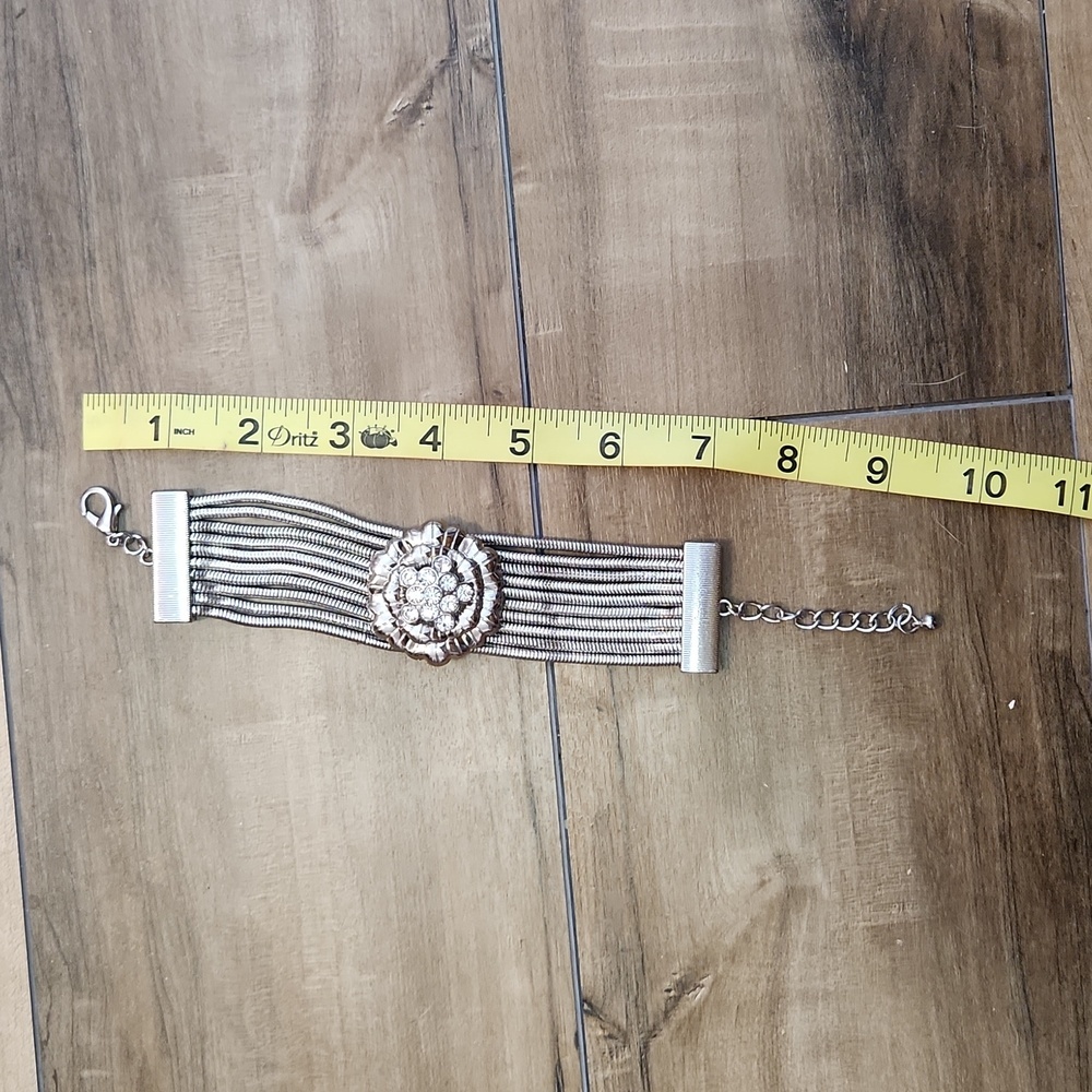 Silverstone metal bracelet Large size rhinestones floral setting